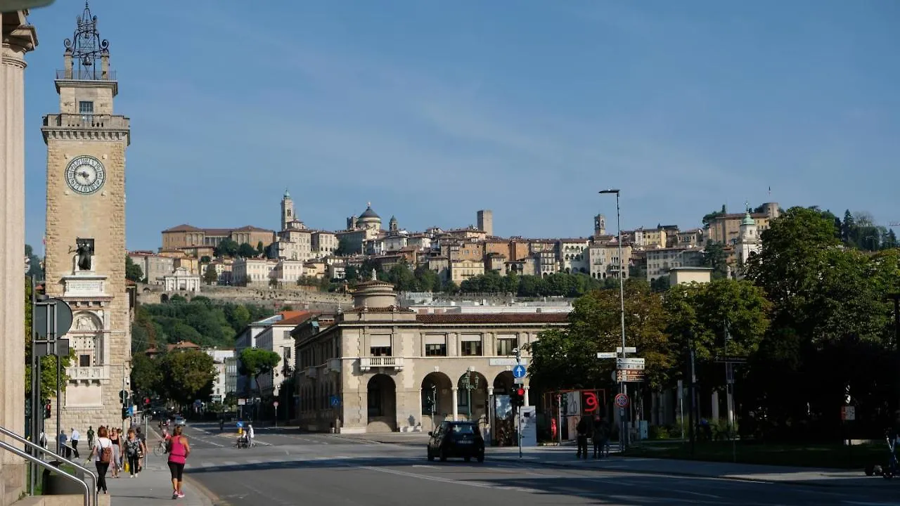 Nxt Station Deluxe Apartment Bergamo Włochy